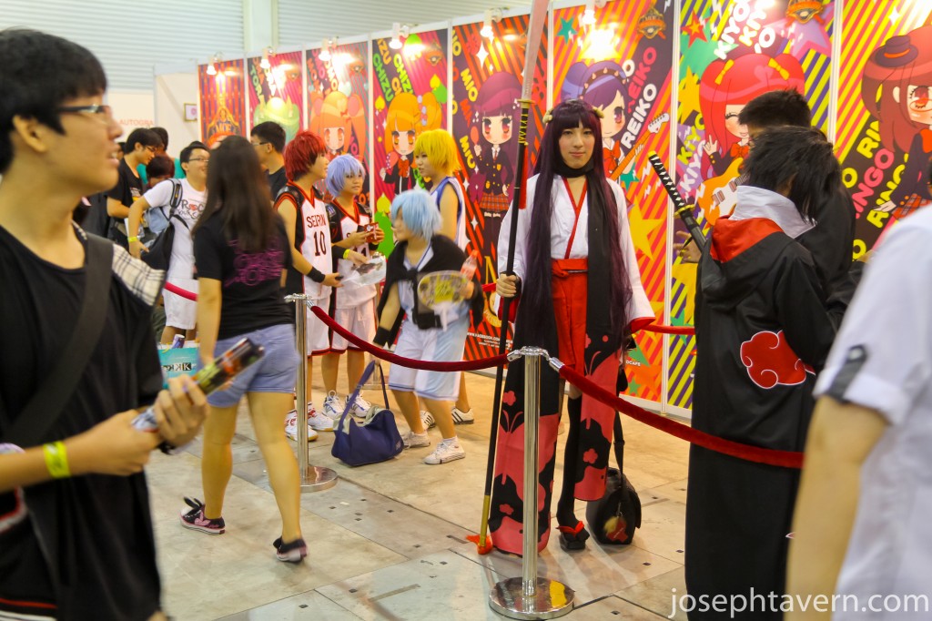 Cosplayers queuing up for Maid Cafe